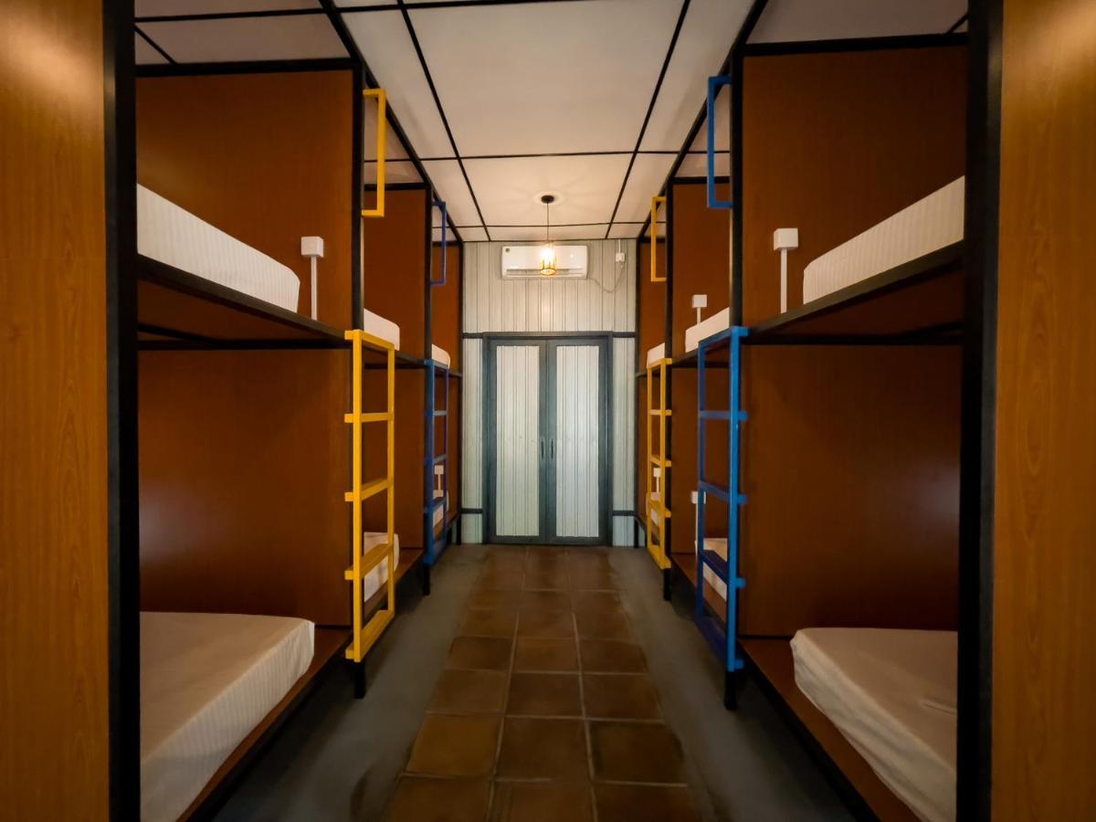 Lost & Found Hostel Велигама Экстерьер фото