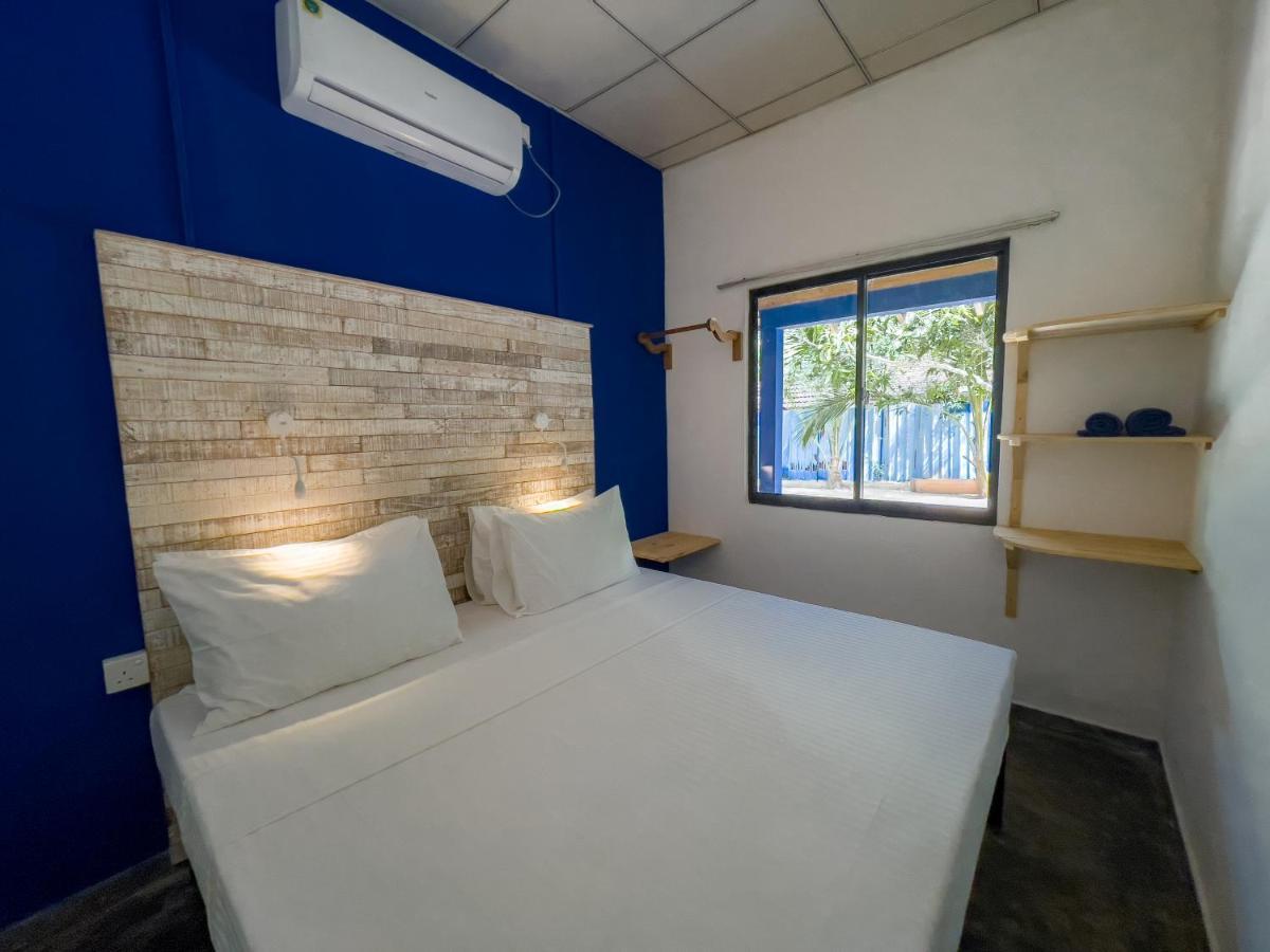 Lost & Found Hostel Велигама Экстерьер фото